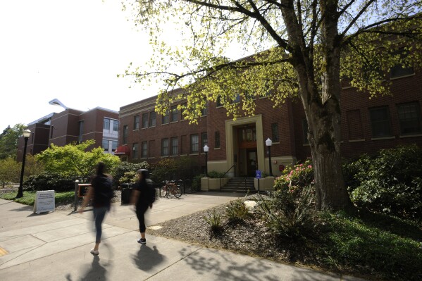 Harvard Sues Trump Administration Over Threats to Cut Funding