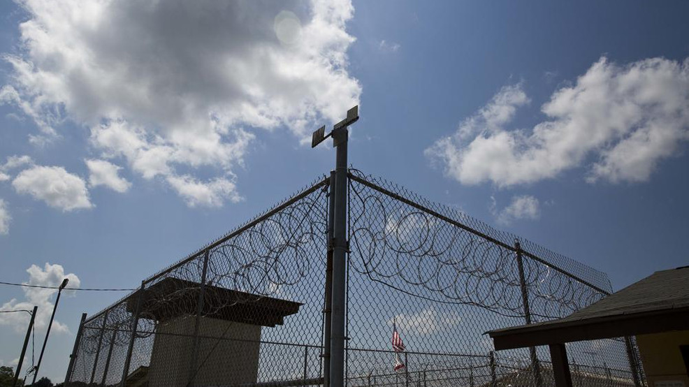 Man held on $4.5M bond, accused of throwing drug package over prison fence in Alabama