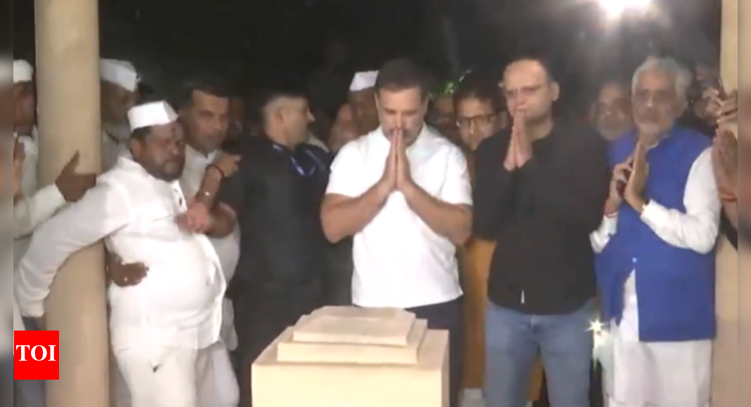Pahalgam Terror Attack Live Updates: Rahul Gandhi, Congress workers hold candlelight march against terror attack - The Times of India