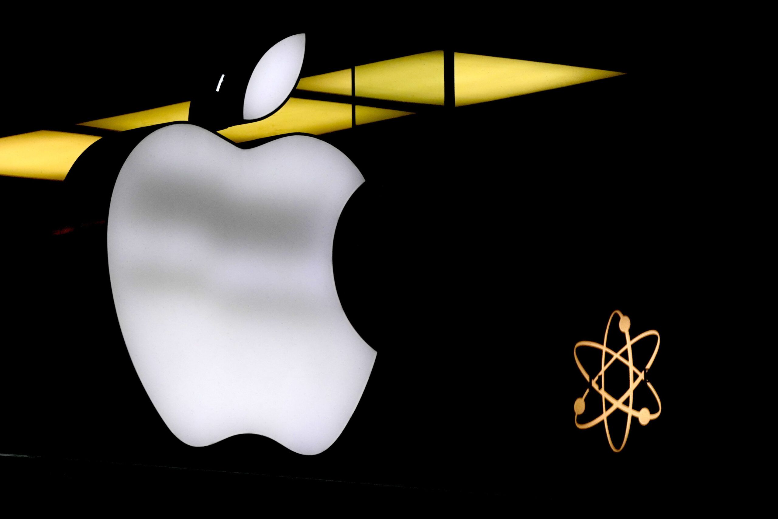 Apple users can file claim in $95 million eavesdropping lawsuit
