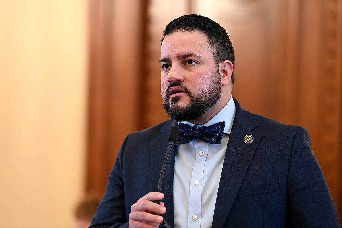 Aquino bill securing immigration representation for Cook County residents passes Senate