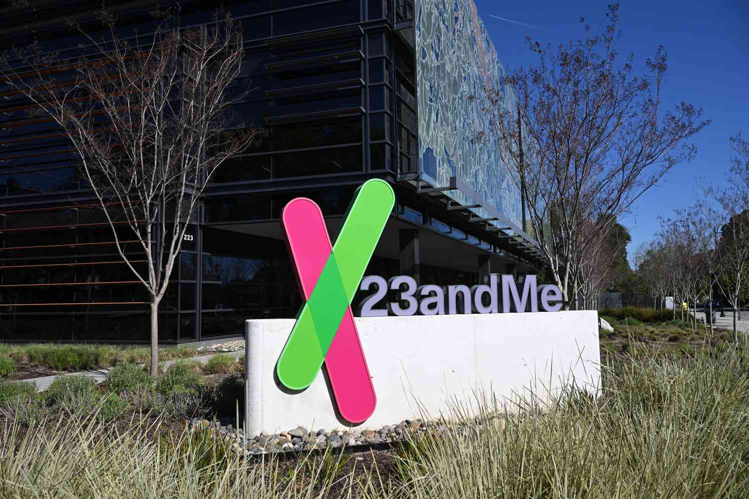 Regeneron Buys 23andMe in Bankruptcy Auction