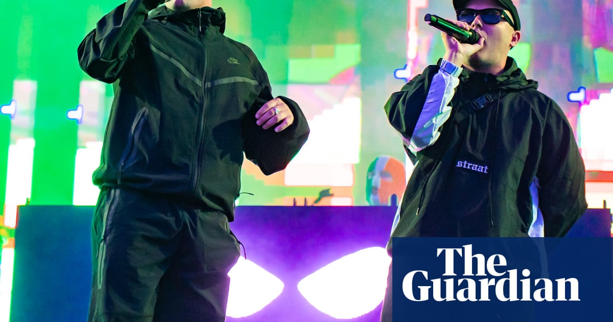 Thousands support Kneecap at first big gig since terrorism charge