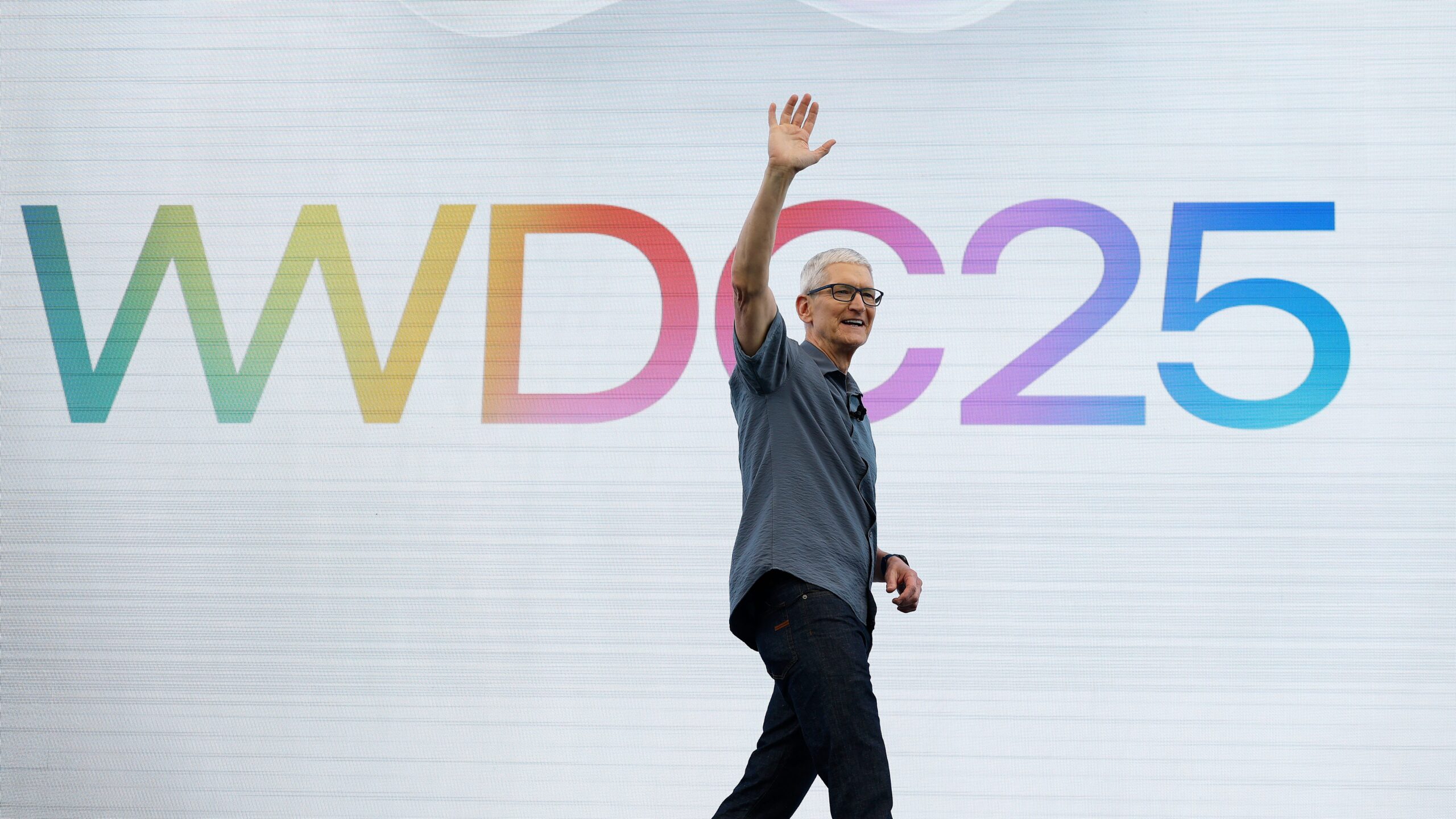 Apple sued by shareholders over delayed Siri AI rollout, $900 billion in value lost