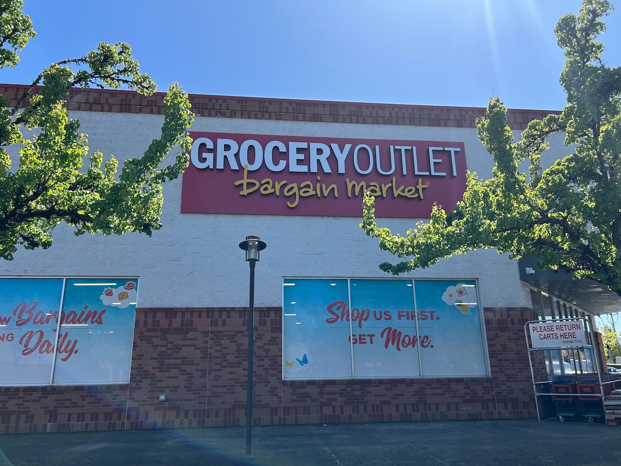 Grocery Outlet boasts prices cheaper than ‘elsewhere.’ A new lawsuit says it’s misleading customers