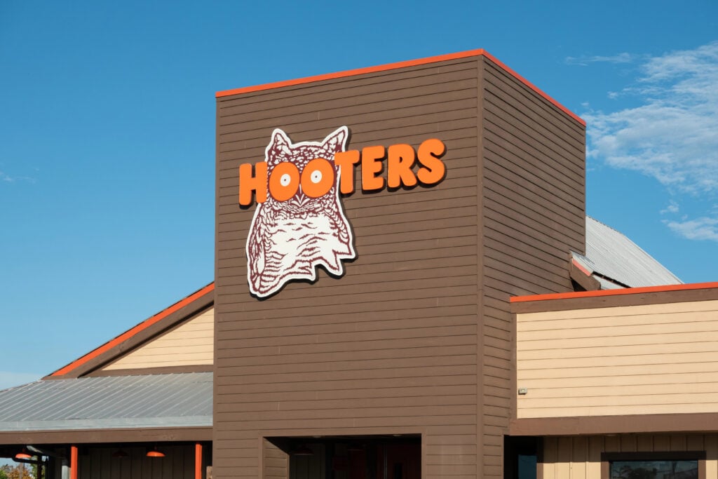 Hooters Abruptly Closes 30 Locations Following Chapter 11 Bankruptcy. Is a Location Near You Affected? – RetailWire