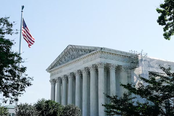 ICE agents scatter as SD Bishop Pham, other clergy visit immigration court