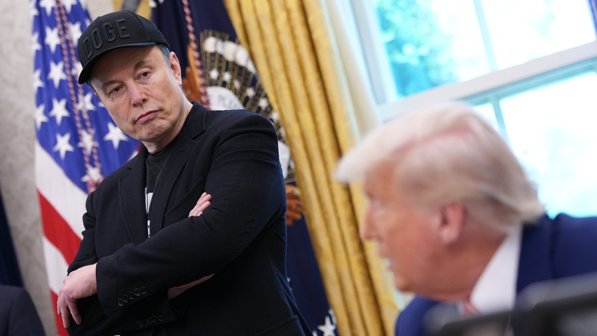 Live updates: Federal appeals court allows Trump tariffs to stand while appeals proceed