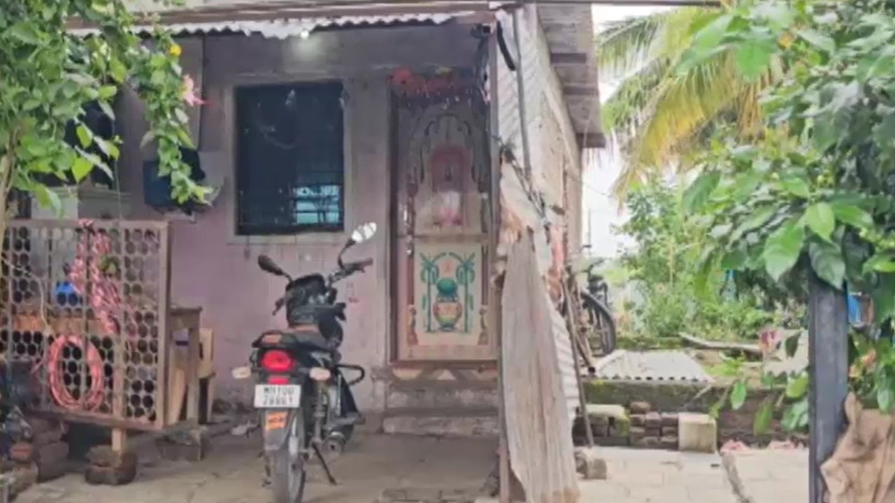 Maharashtra woman, 27, kills husband, 54, with axe weeks after wedding