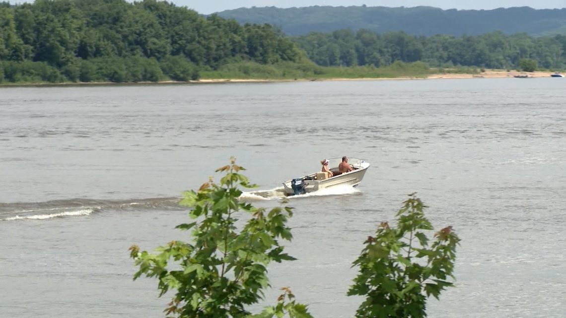 Search resumes for missing swimmer in Mississippi River