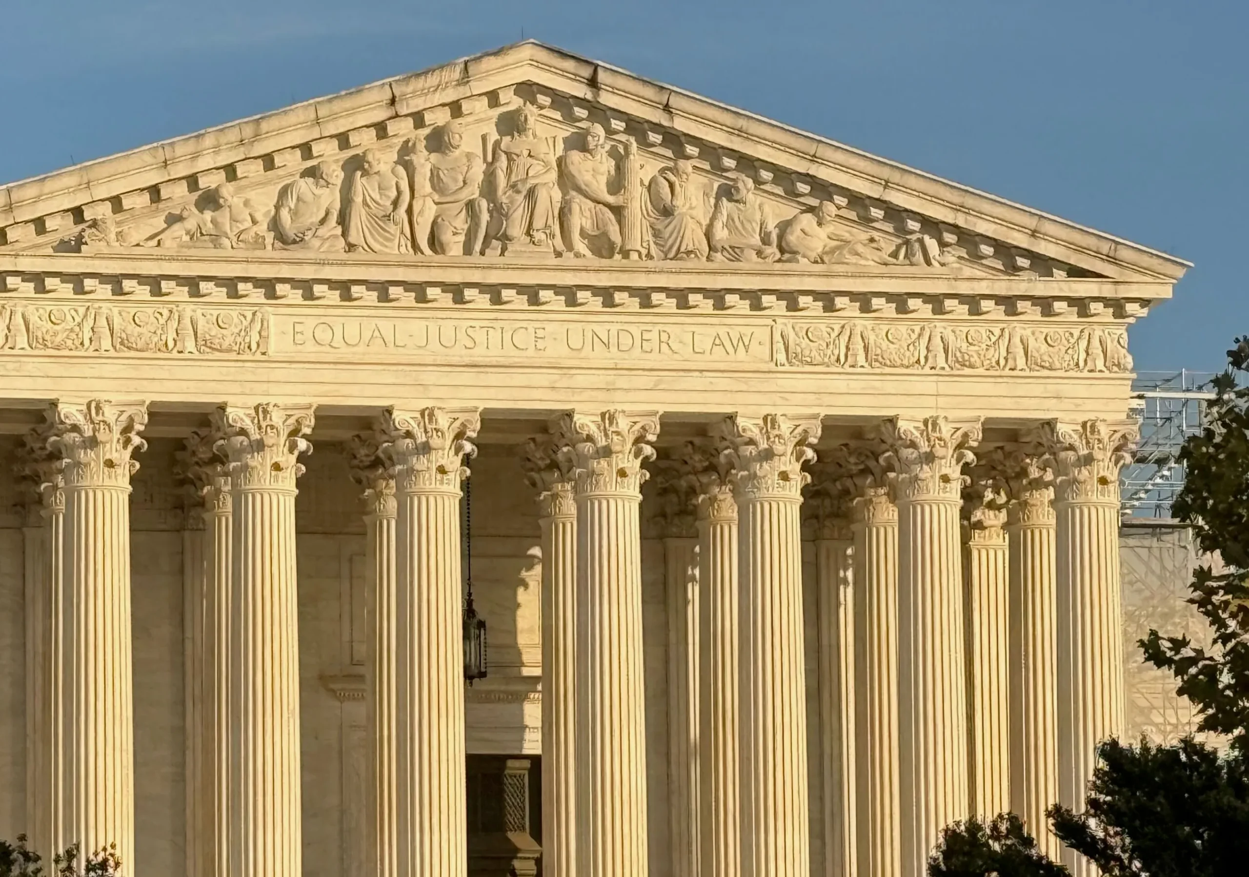 Supreme Court allows family’s suit against government for “wrong house” raid to continue