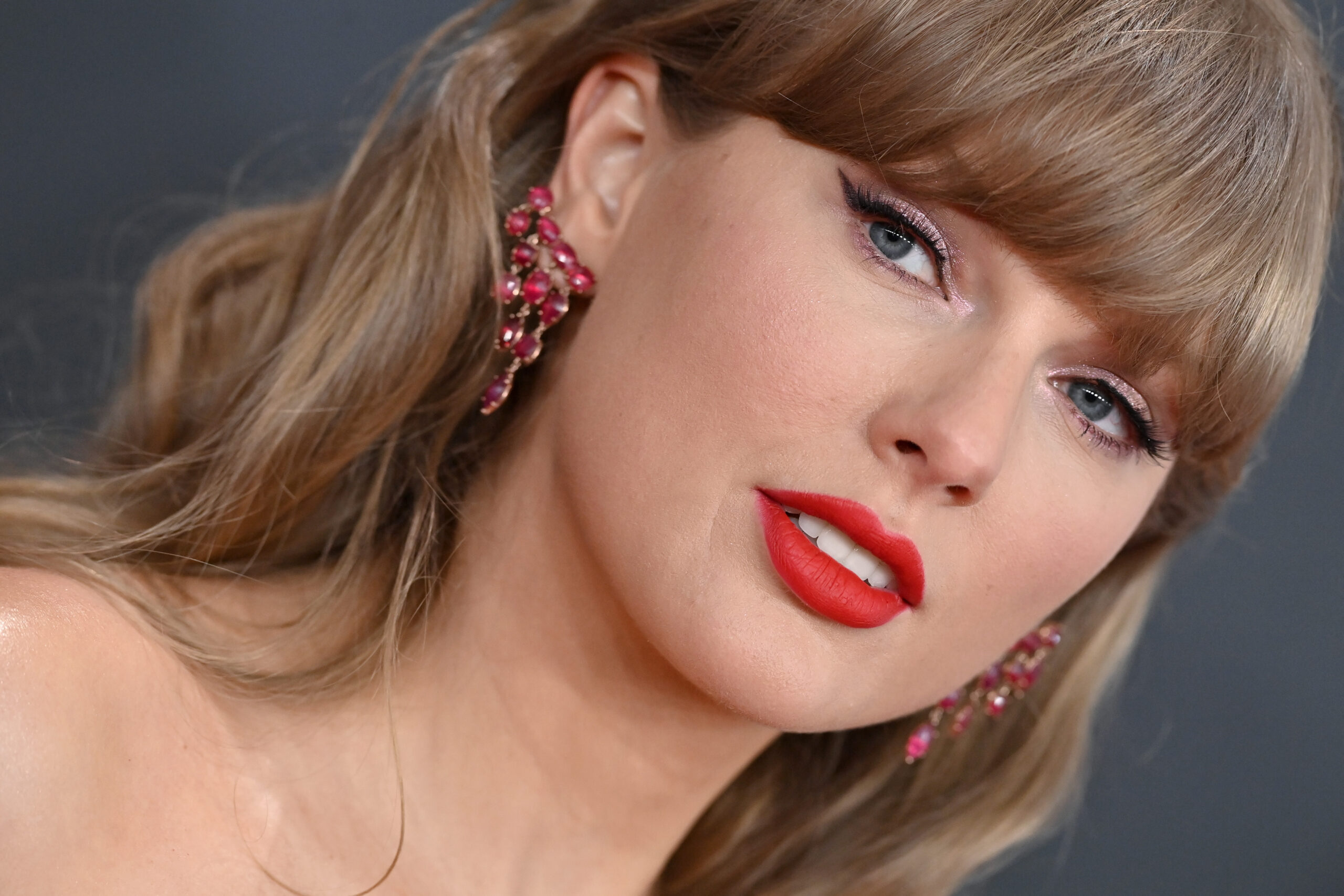 Taylor Swift Files Restraining Order Against Man