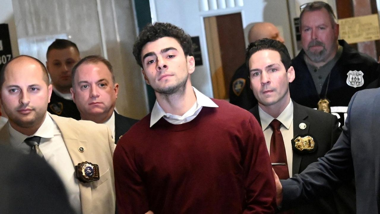 Prosecutors in UnitedHealthcare CEO Brian Thompson killing case argue against Luigi Mangione's effort to have terrorism charges dropped